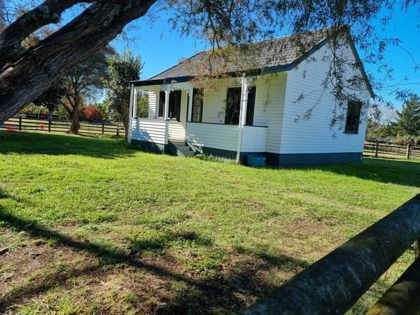 15 Tamahere Drive, Glenfield, Auckland - Carousel 1