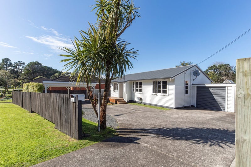 1/4 Godley Road, Green Bay, Auckland - Carousel 17