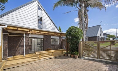 2/13 Anna Watson Road, Half Moon Bay, Auckland - Carousel 1