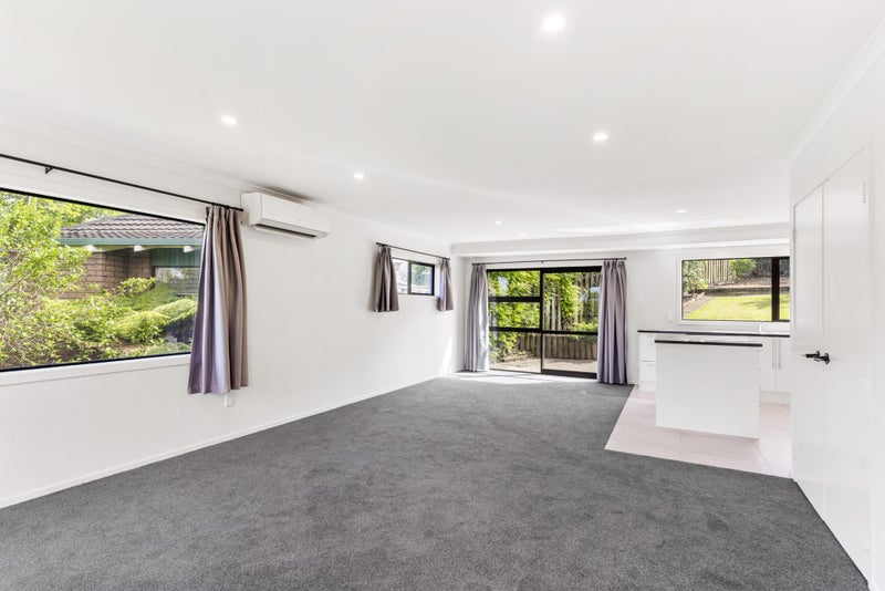 44 Pyatt Crescent, Saint Johns, Auckland - Carousel 2