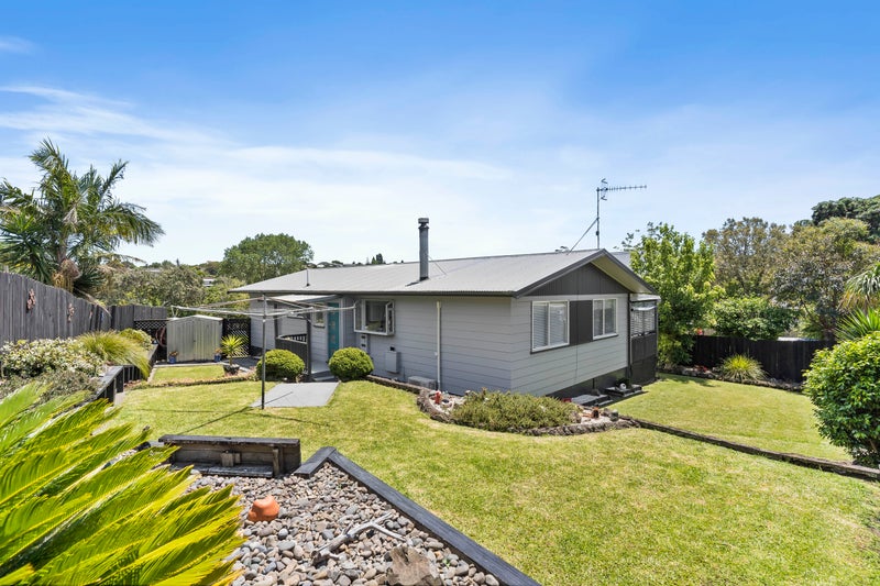 61 Robbies Road, Shelly Park, Auckland - Carousel 1