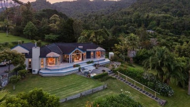 320 Lindemann Road, Katikati - Carousel 1