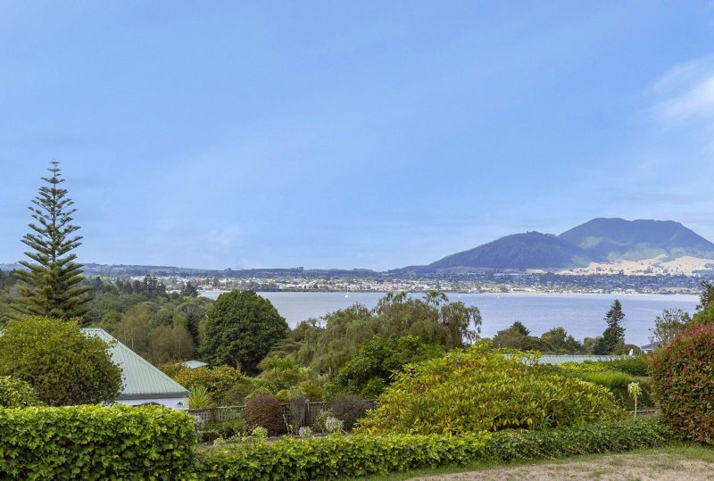 6 Scenic Heights, Acacia Bay, Taupō - Carousel 2