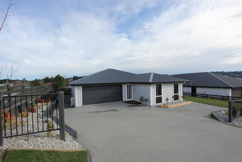 8 Trudi Place, Green Island, Dunedin - Carousel 2