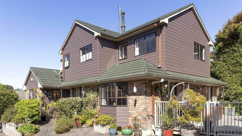 2/7 Gray Crescent, Torbay, Auckland - Carousel 1