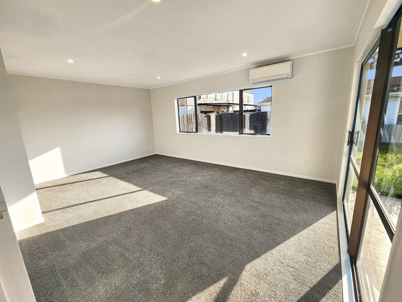 14 Cardiff Place, Tamatea, Napier - Carousel 2