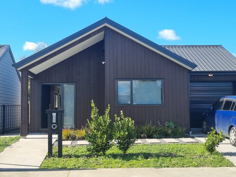 20 Te Kaarearea Avenue, Hamilton East, Hamilton - Carousel 1