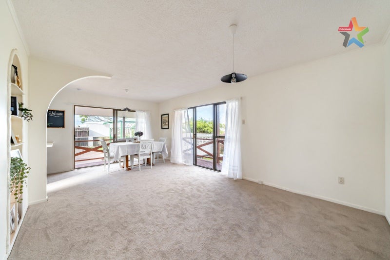 14A Mossburn Grove, Kelson, Lower Hutt - Carousel 2