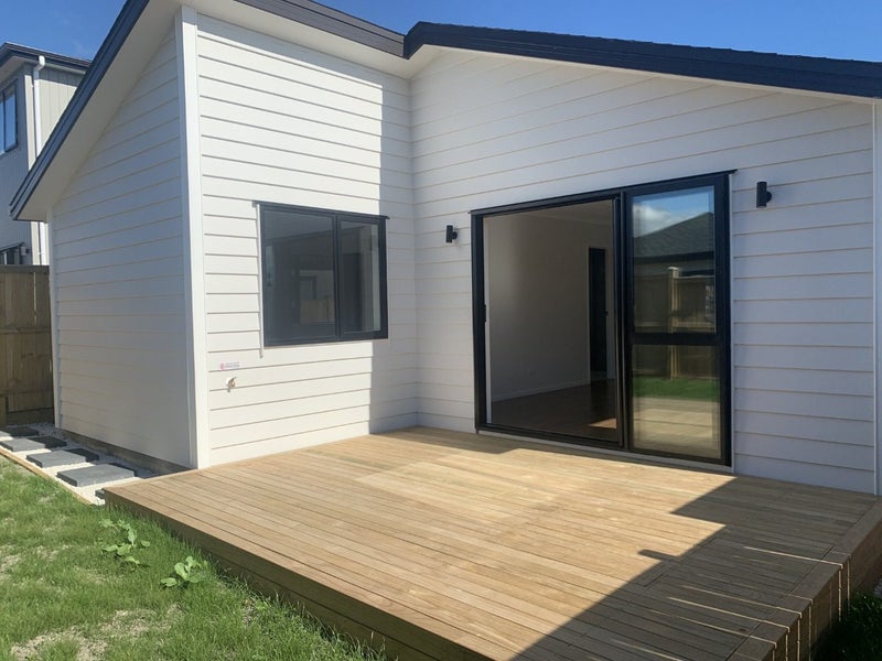 16 Noia Way, Karaka, Papakura - Carousel 14