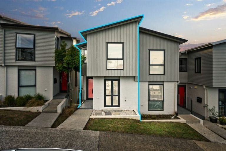 9/10 Silver Moon Road, Albany Heights, Auckland - Carousel 2