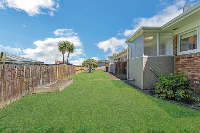 2/22 Evelyn Place, Hillcrest, Auckland - Carousel 1