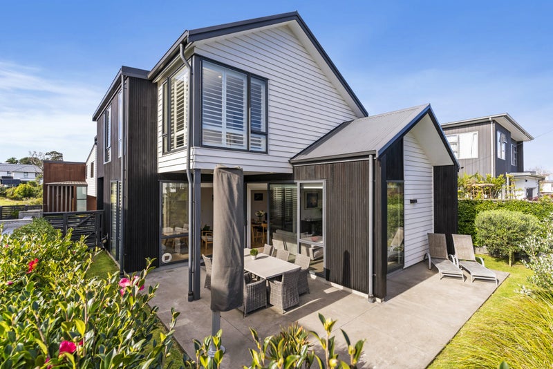 14 Fernwood Place, Wai o Taiki Bay, Auckland - Carousel 1