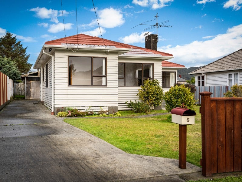 5 Ashforth Street, Wainuiomata, Lower Hutt - Carousel 1