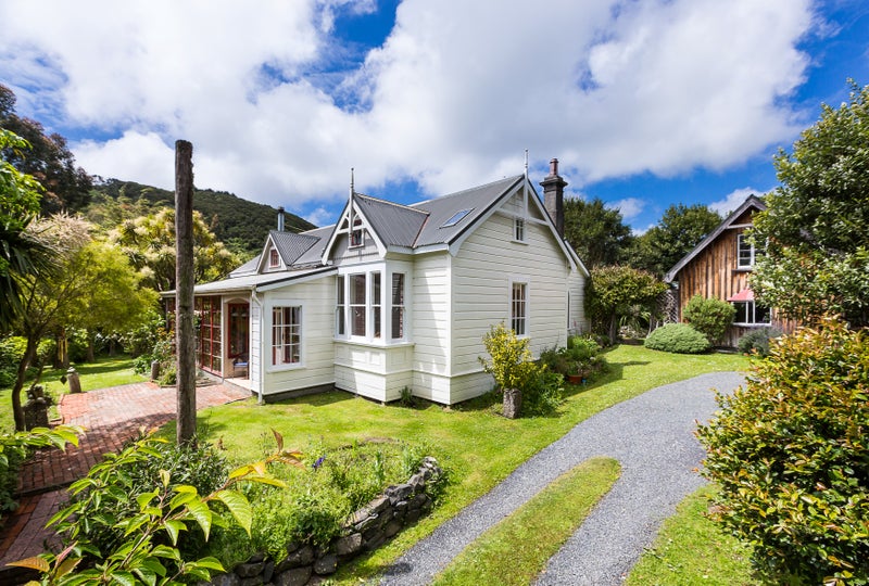 6 Holm Avenue, Broad Bay, Dunedin - Carousel 1