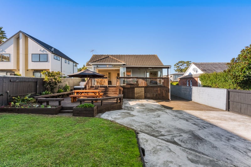 13 Range View Road, Mount Albert, Auckland - Carousel 1