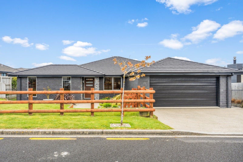 10 Hilltop Crescent, Corstorphine, Dunedin - Carousel 1