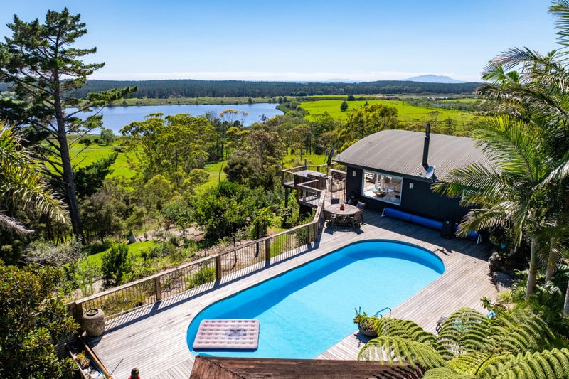 562 Ocean View Road, Te Arai, Wellsford - Carousel 1