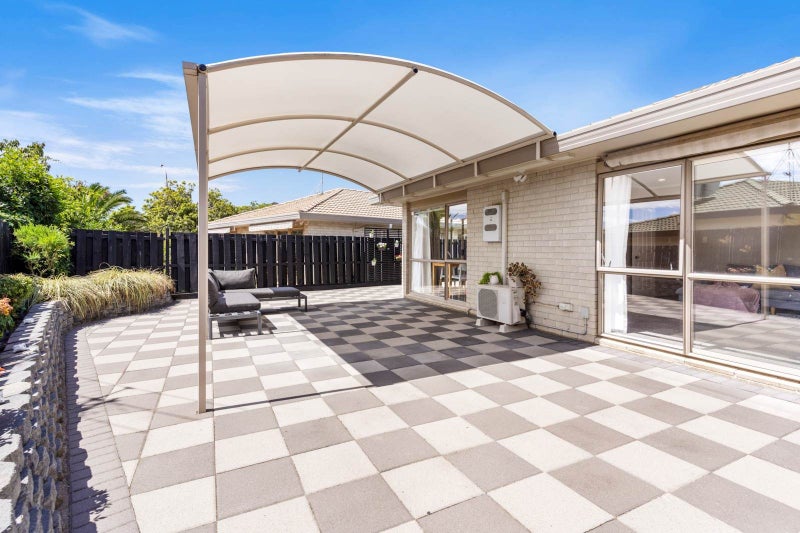 2/1 Travers Place, Northpark, Auckland - Carousel 1