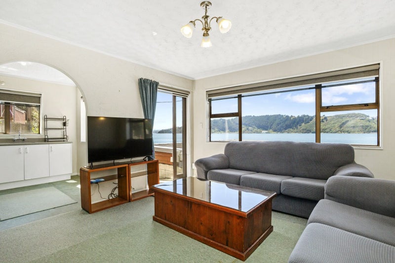 208 Evans Bay Parade, Hataitai, Wellington - Carousel 1