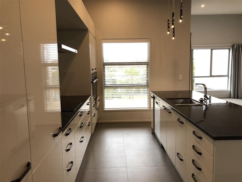 31 Tory Street, Petone, Lower Hutt - Carousel 2