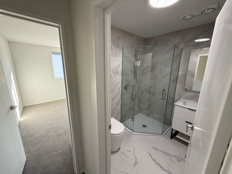 9 Tuakana Street, Point England, Auckland - Carousel 7