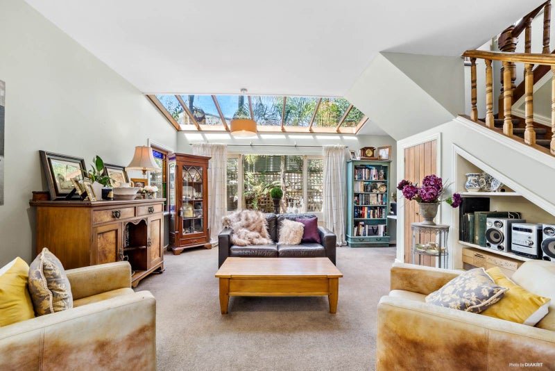 8 Westbourne Road, Murrays Bay, Auckland - Carousel 2