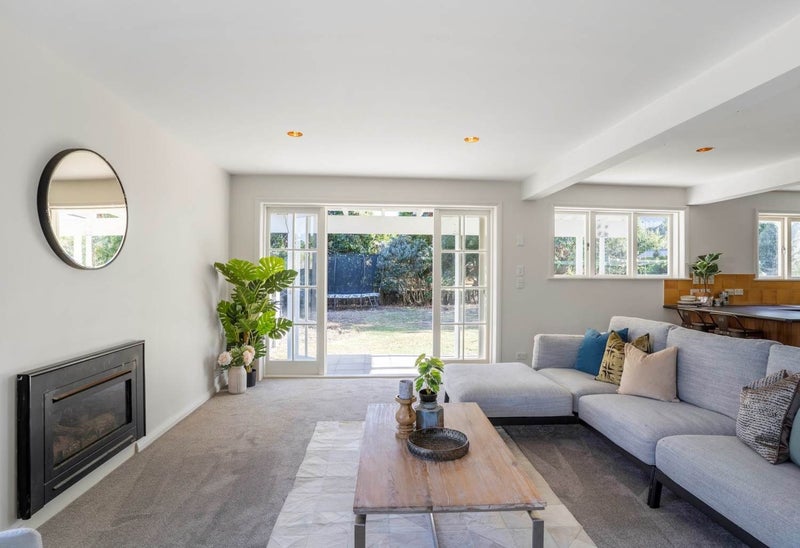 4 Montgomery Avenue, Belmont, Auckland - Carousel 1