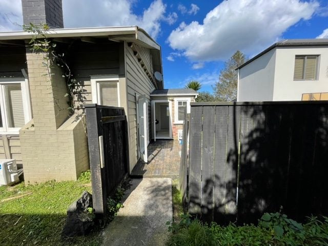 9B Kingsway Avenue, Sandringham, Auckland - Carousel 2
