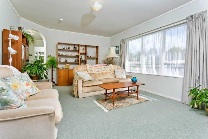 7 Mira Place, Windsor Park, Auckland - Carousel 2