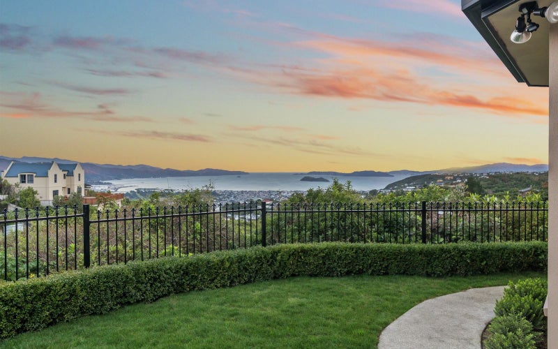 49 Arahiwi Grove, Tirohanga, Lower Hutt - Carousel 16