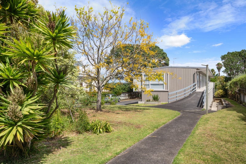6/77 Old Lake Road, Narrow Neck, Auckland - Carousel 1