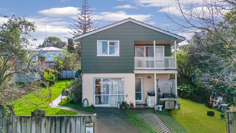 28 Glenbervie Crescent, Massey, Auckland - Carousel 1
