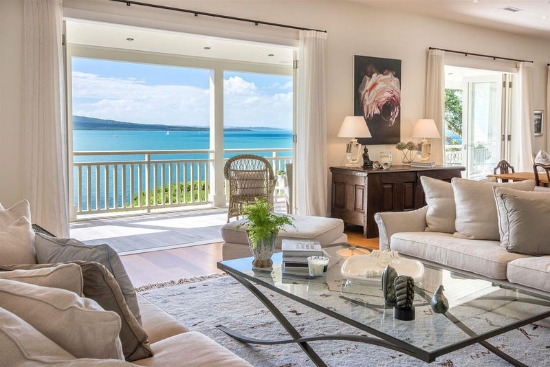 12A Seacliffe Avenue, Belmont, Auckland - Carousel 2