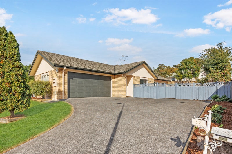 17 Brompton Place, Burswood, Auckland - Carousel 1