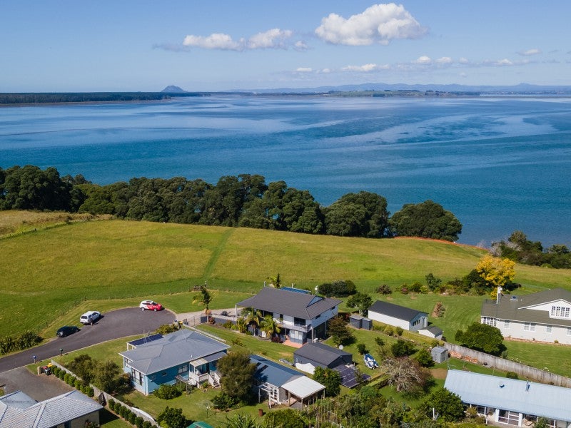 3 Esplanade Road, Katikati - Carousel 26