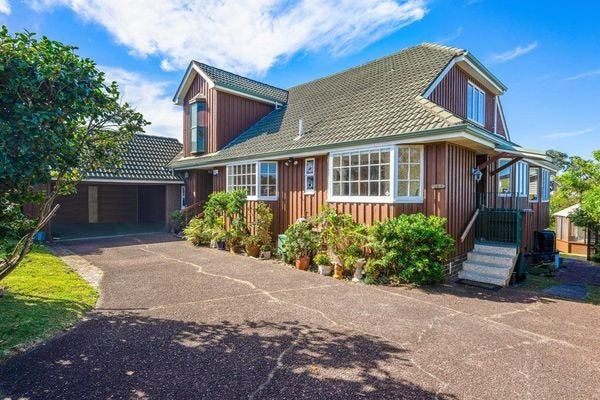 21 Prospect Terrace, Milford, Auckland - Carousel 1