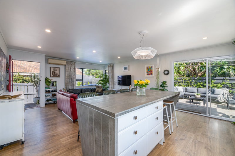 39 Solar Road, Glen Eden, Auckland - Carousel 1