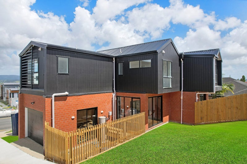 1/233 Great North Road, Henderson, Auckland - Carousel 1