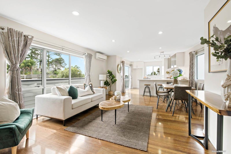 693A East Coast Road, Browns Bay, Auckland - Carousel 1