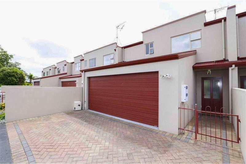 29D Claudelands Road, Hamilton East, Hamilton - Carousel 1