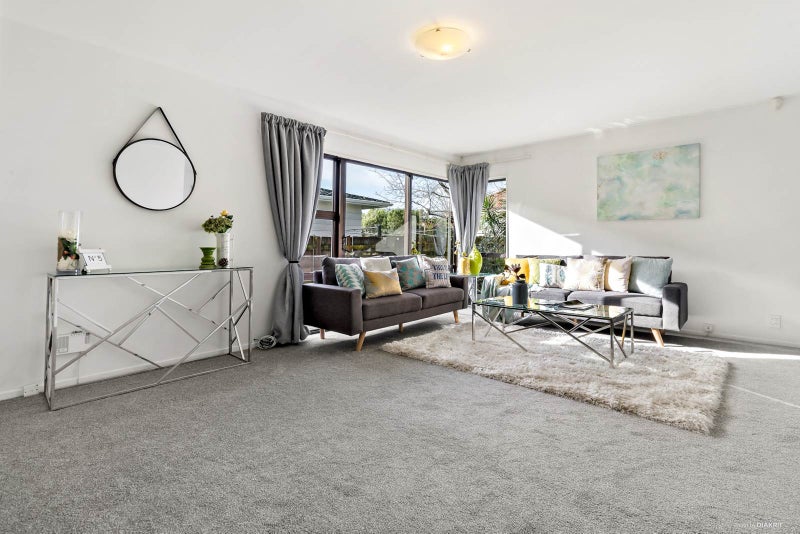2/46 Aviemore Drive, Highland Park, Auckland - Carousel 1