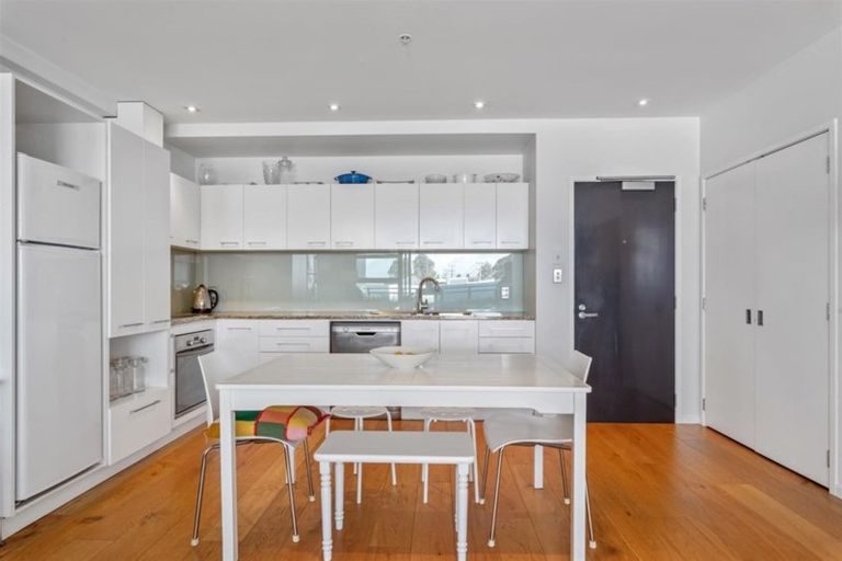 204/16 Huron Street, Takapuna, Auckland - Carousel 8