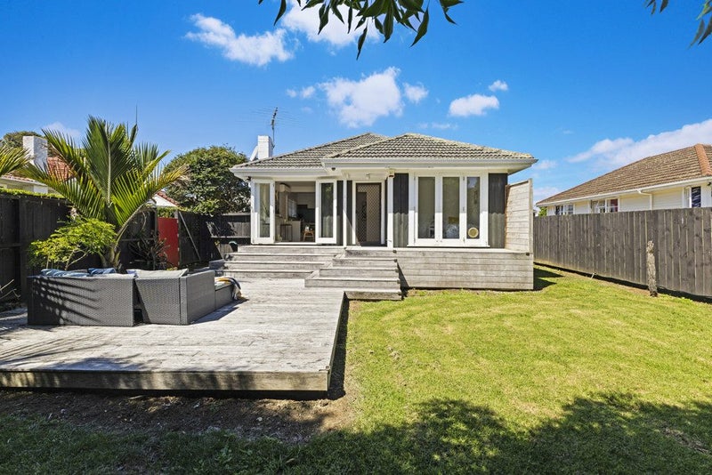 210 Pilkington Road, Point England, Auckland - Carousel 1