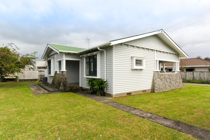 1 Kura Street, Brooklands, New Plymouth - Carousel 26
