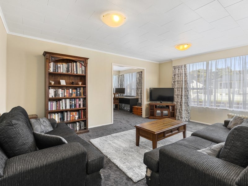 186 Major Drive, Kelson, Lower Hutt - Carousel 2