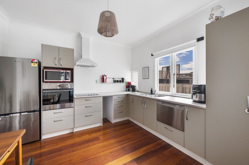 14 Savage Crescent, Marewa, Napier - Carousel 2