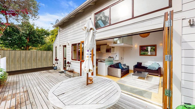 13A Porritt Avenue, Mount Victoria, Wellington - Carousel 1