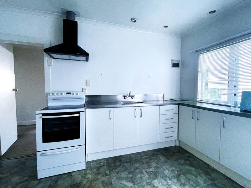 1 Warren Avenue, Three Kings, Auckland - Carousel 2