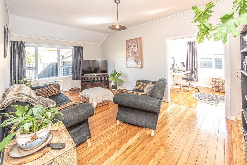 31 Nixon Street, Whanganui East, Whanganui - Carousel 1