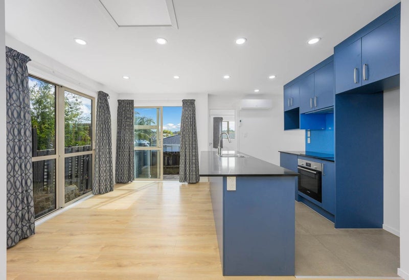 33B Cockayne Crescent, Sunnynook, Auckland - Carousel 1